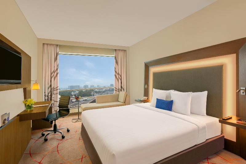 اتاق سوپریور با تخت بزرگ, Novotel Ahmedabad