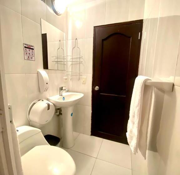 اتاق استاندارد سه نفره, Parque De Los Novios Inn