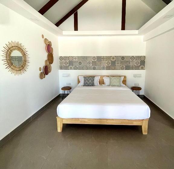 اتاق لوکس با چشم‌انداز دریا, You&me Resort