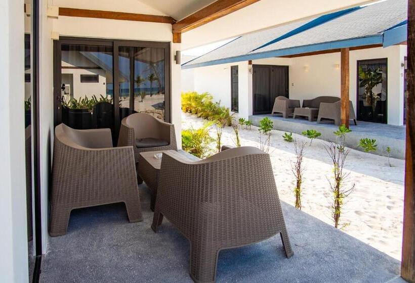 اتاق لوکس با چشم‌انداز دریا, You&me Resort