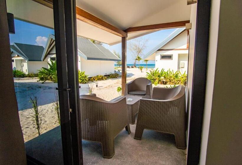 اتاق لوکس با چشم‌انداز دریا, You&me Resort