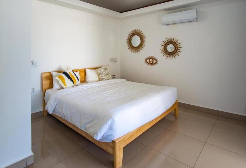 اتاق لوکس با چشم‌انداز دریا, You&me Resort