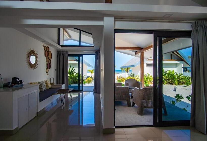 اتاق لوکس با چشم‌انداز دریا, You&me Resort