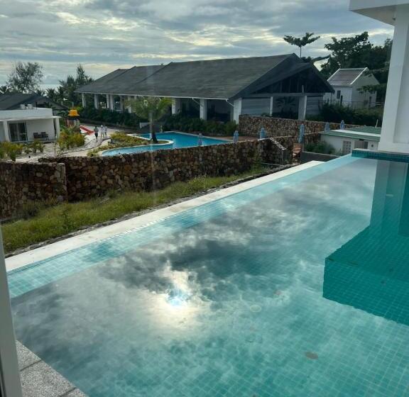 خانه 4 خوابه, You&me Resort