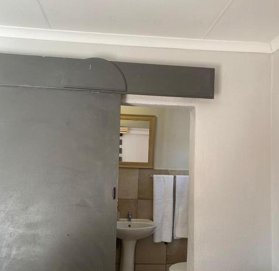 اتاق لوکس, Liam Travel Inn
