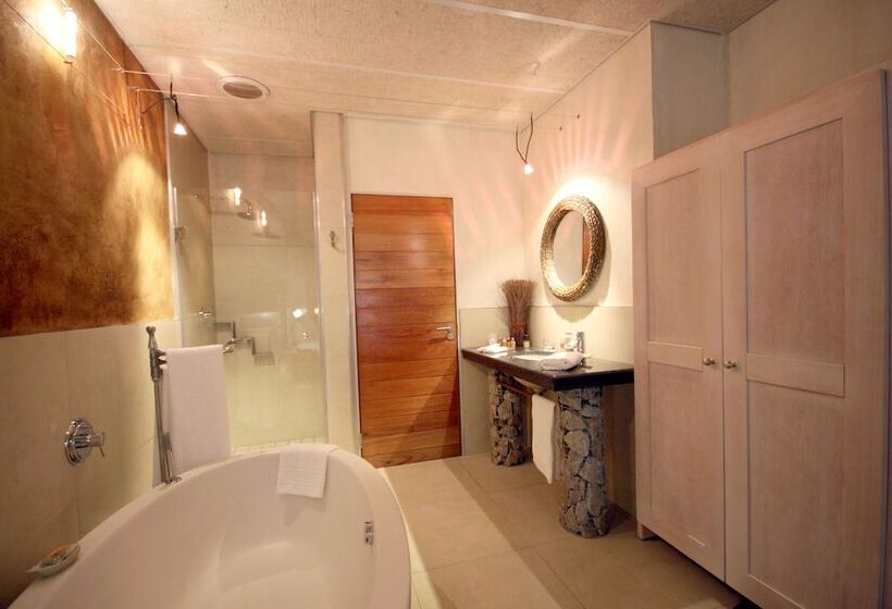 Люкс Повышенной Комфортности, African Rock Hotel & Spa, A Boutique Lifestyle Resort