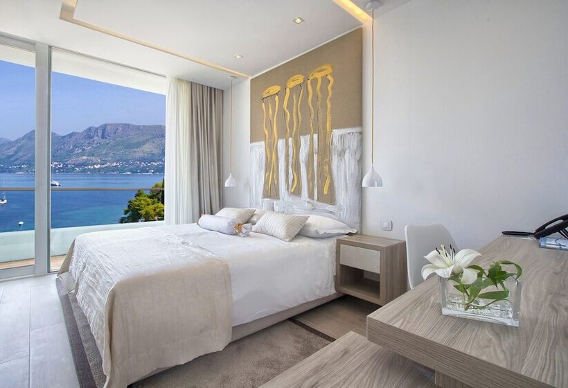 اتاق لوکس با بالکن و چشم‌انداز دریا, Cavtat