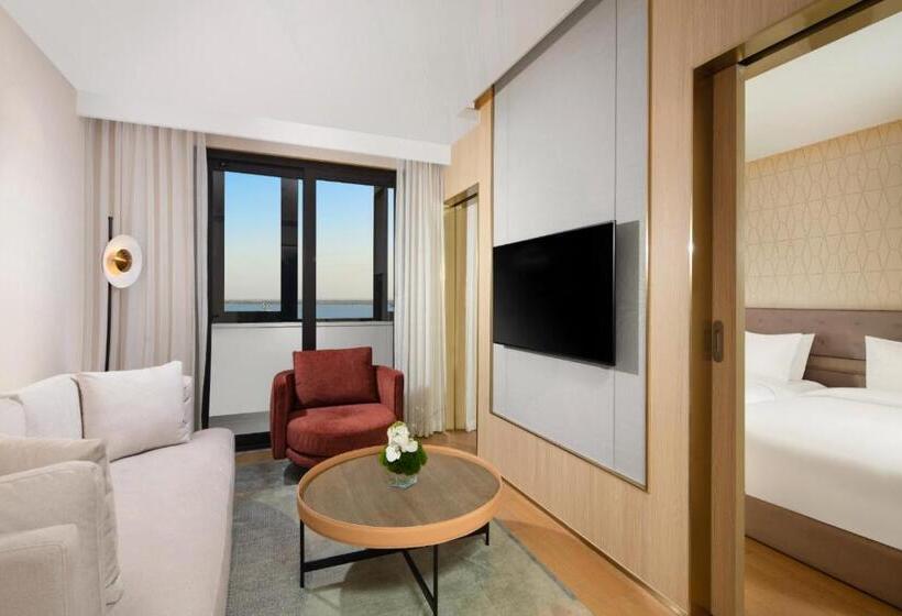 استودیوی لوکس, Eature Residences Lingang