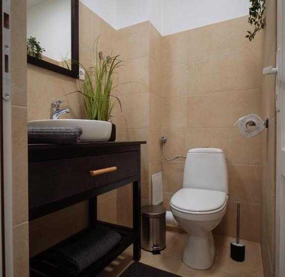 استودیوی استاندارد, Zakarias Apartments