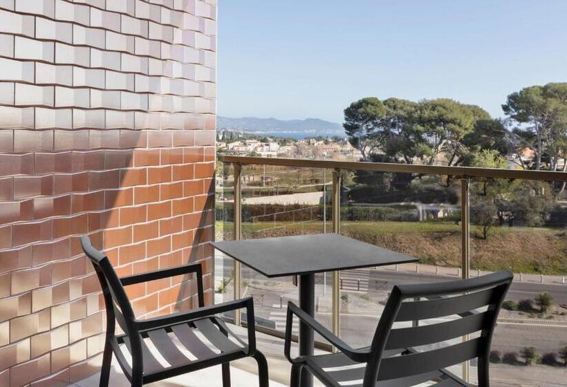 اتاق استاندارد با تخت دو نفره بزرگ, Moxy La Ciotat