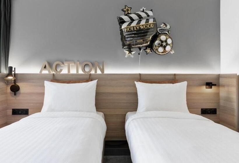 اتاق استاندارد با تخت دو نفره بزرگ, Moxy La Ciotat