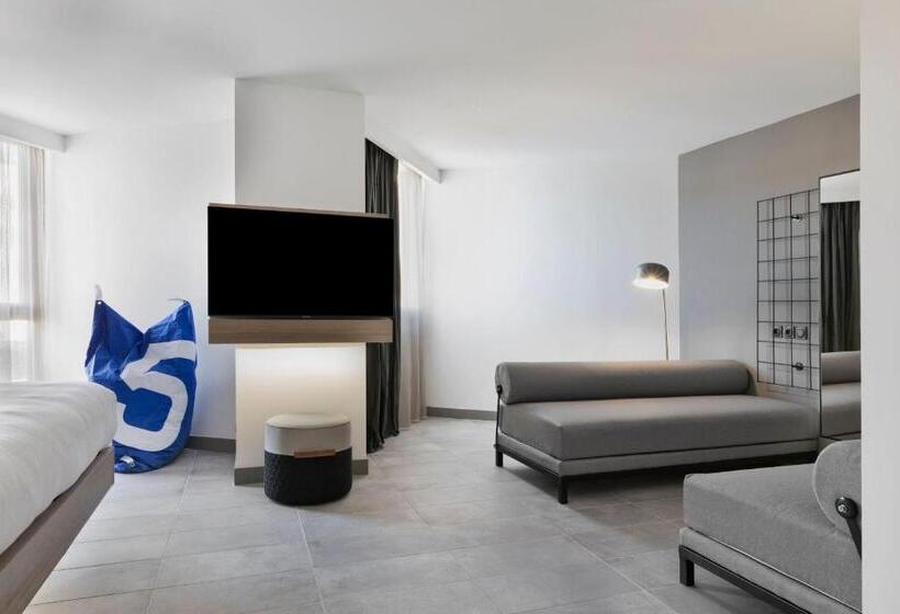 سوییت, Moxy La Ciotat