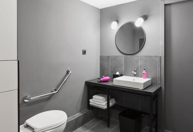 اتاق استاندارد سه نفره, Moxy La Ciotat