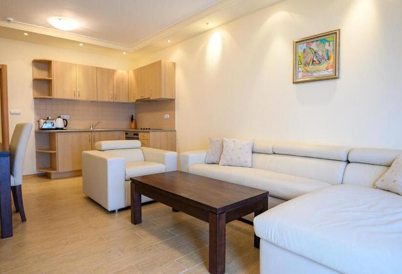Апартаменты 1 Спальня, Parklands Hotel & Pool