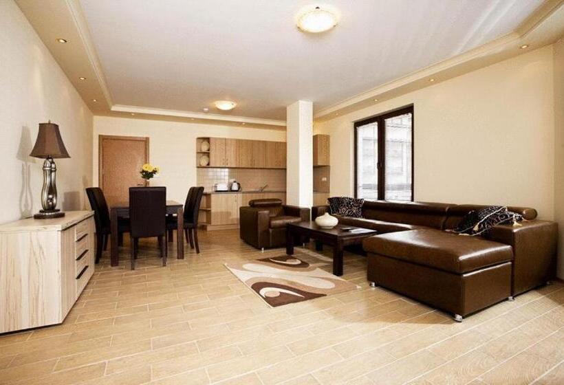 Апартаменты 3 Спальни, Parklands Hotel & Pool