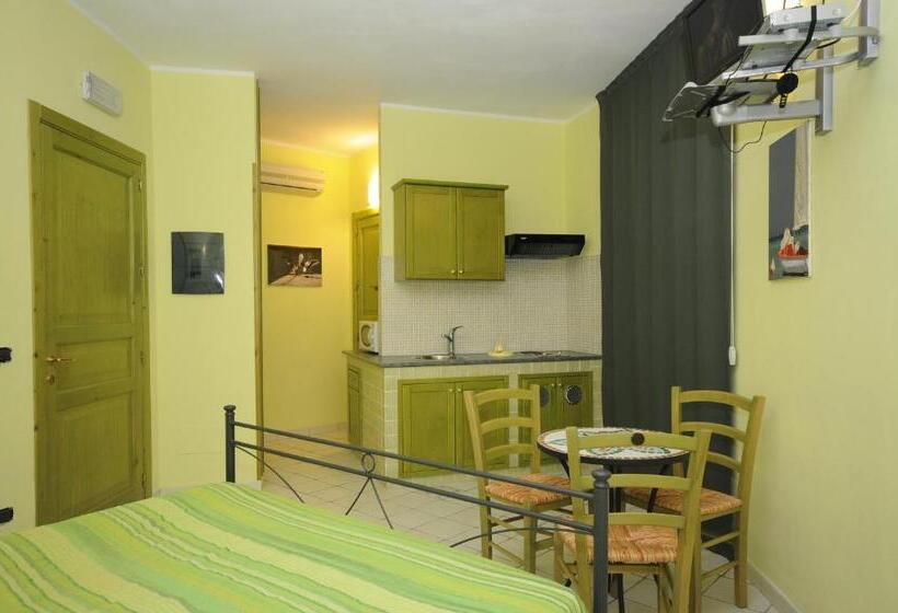Estúdio Estandar com Sacada, Sun Tower Beach Apartments