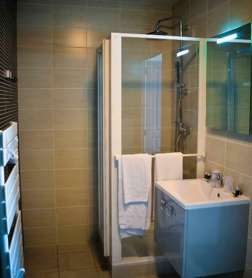استودیوی استاندارد, Adonis La Baule
