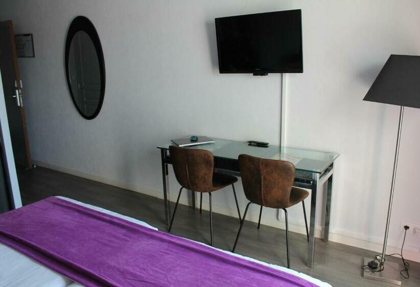 استودیوی استاندارد, Adonis La Baule