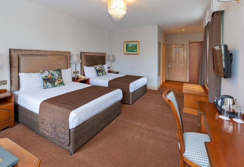 اتاق استاندارد سه نفره, Brook Lodge Boutique