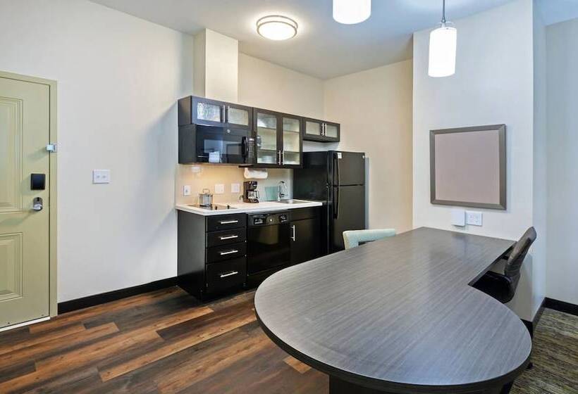 スタンダードスタジオ, Candlewood Suites Midland, An Ihg