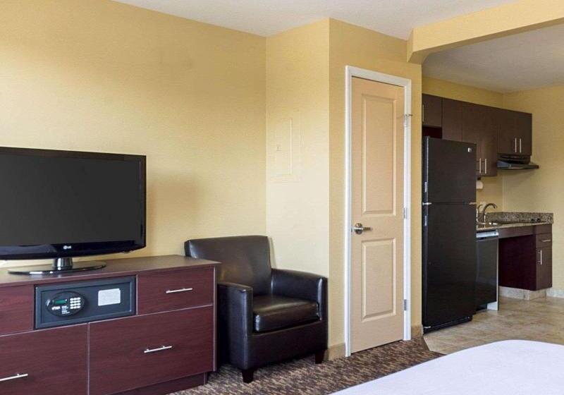Люкс Кровать Кинг, Holiday Inn Express & Suites Lexington North West The Vineyard, An Ihg