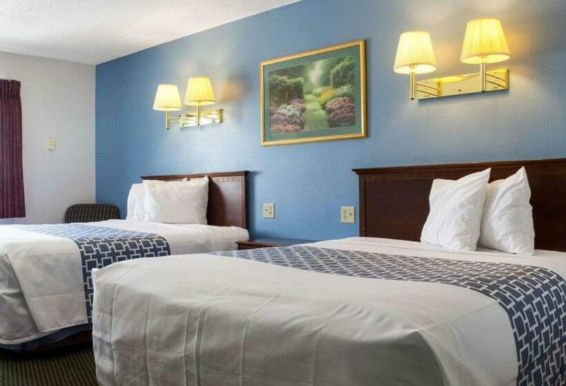 带2个双人床的标准工作室, Rodeway Inn