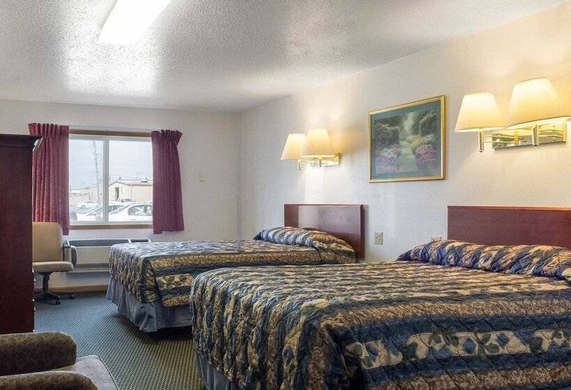 带2个双人床的标准工作室, Rodeway Inn