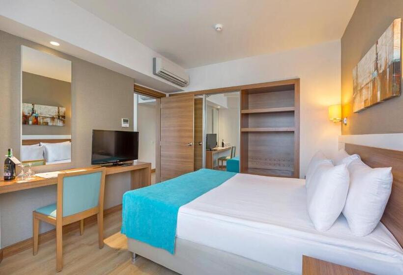 Семейный Номер Deluxe, Grand Park Lara