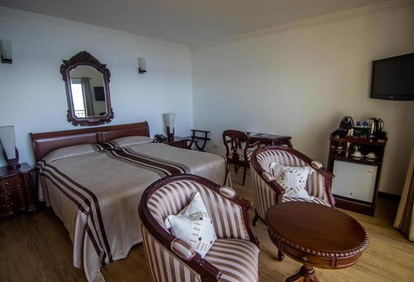 اتاق لوکس با بالکن و چشم‌انداز دریا, Treasure Cove Hotel & Restaurant