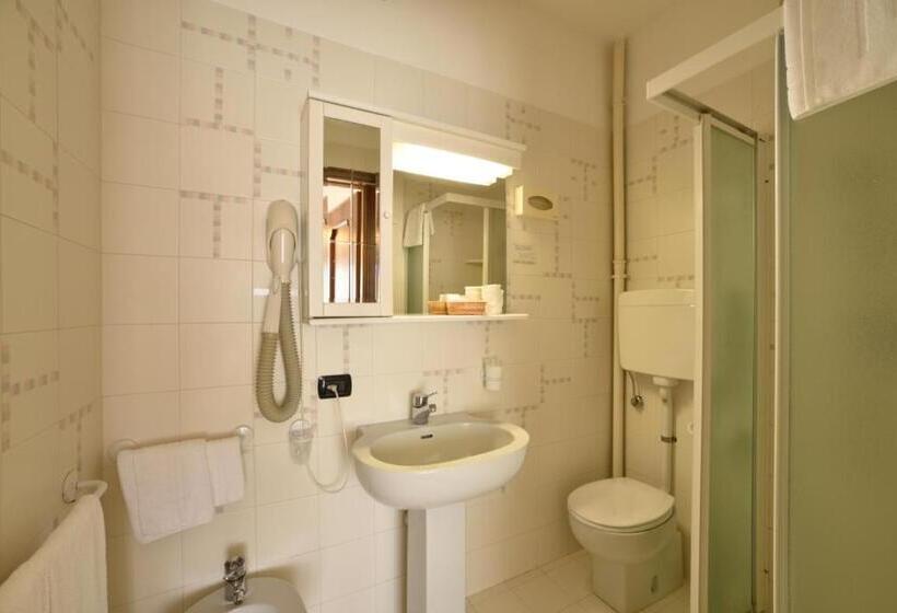 اتاق استاندارد سه نفره, Bergamo Mare Mhotelsgroup