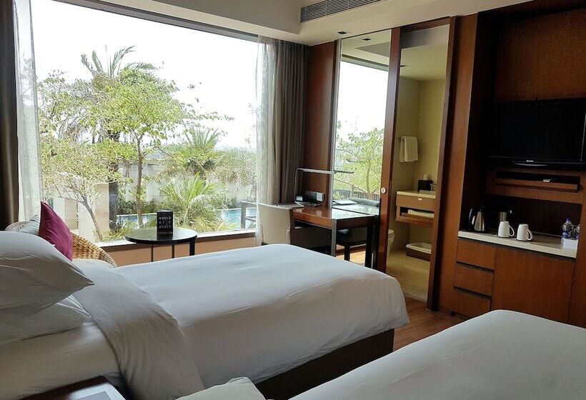 اتاق استاندارد با چشم‌انداز استخر, Hyatt Regency Amritsar
