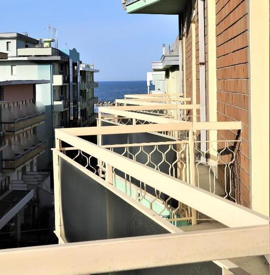 Номер Стандарт с Балконом, Residence & Suites