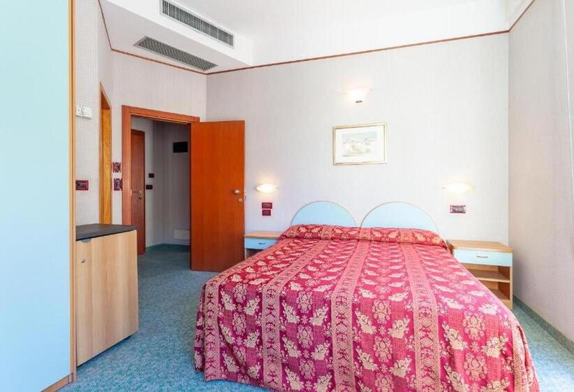 Апартаменты 1 Спальня с Балконом, Residence & Suites