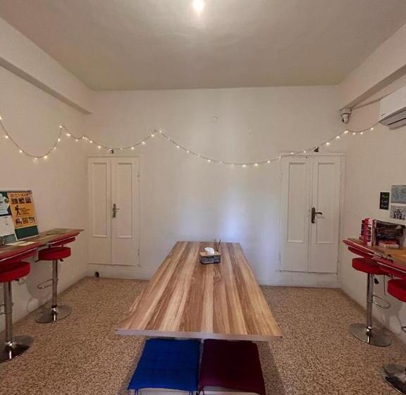 اتاق لوکس, Rainbow House