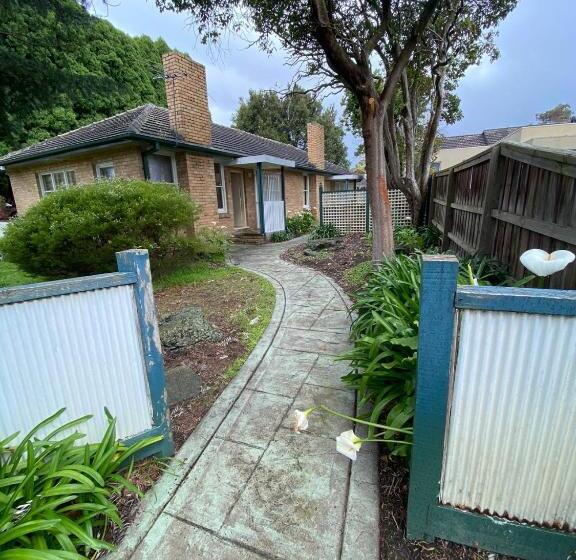 Вилла 2 Спальни, Mitcham Station Home Stay