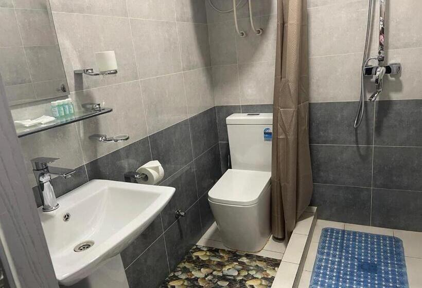 اتاق استاندارد سه نفره, Evita Tashkent