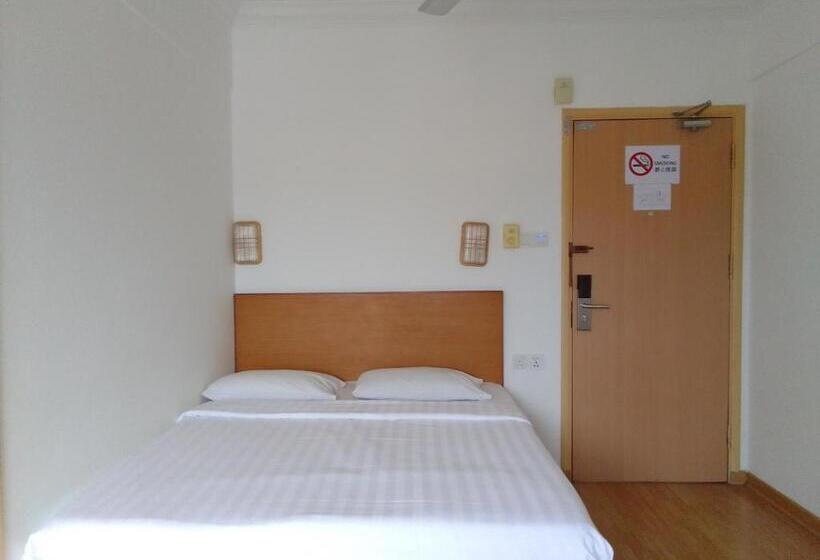 디럭스 룸 킹사이즈 침대, Oyo 90464 Borneo Suites