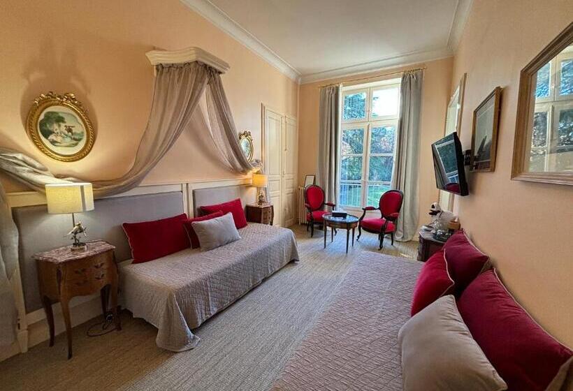اتاق استاندارد چهار تخته, Chateau De Roquelune