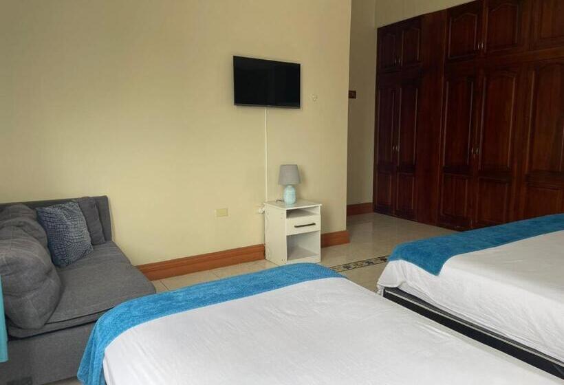 Номер Стандарт Трехместный, Reef Hostel Manta