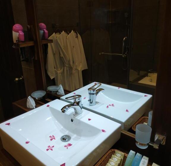 디럭스 트리플 룸, Sigiriya Cashew Palace Resort