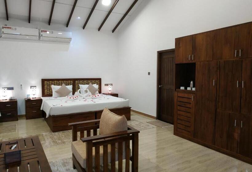 디럭스 트리플 룸, Sigiriya Cashew Palace Resort