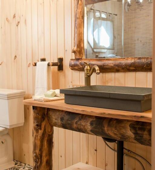 デラックススイート, Coblentz Country Lodge By Amish Country Lodging