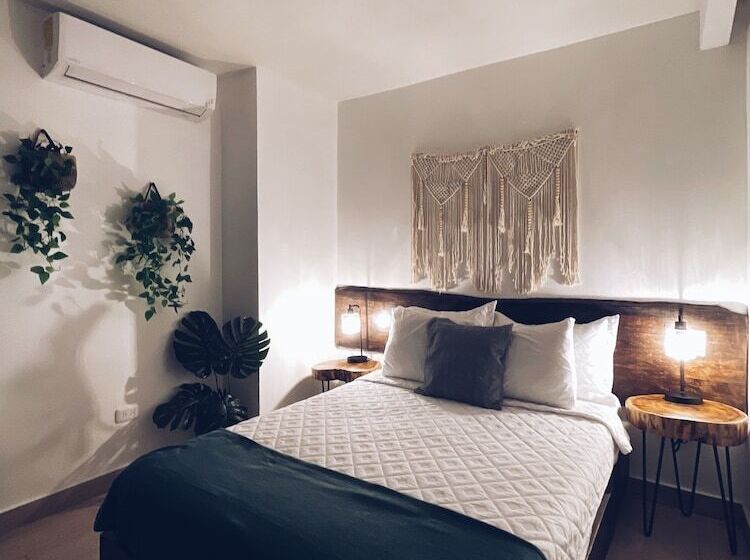 اتاق استاندارد, Studio 27