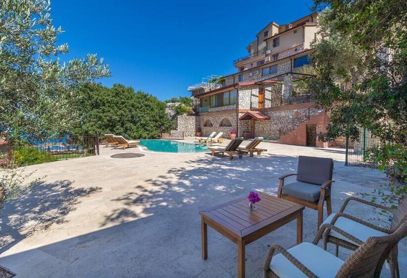 سوییت با چشم‌انداز استخر, Villa Florya