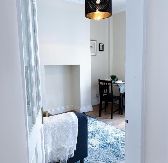 Quarto Estandar Individual, Large House Near Anfield & Liverpool Town
