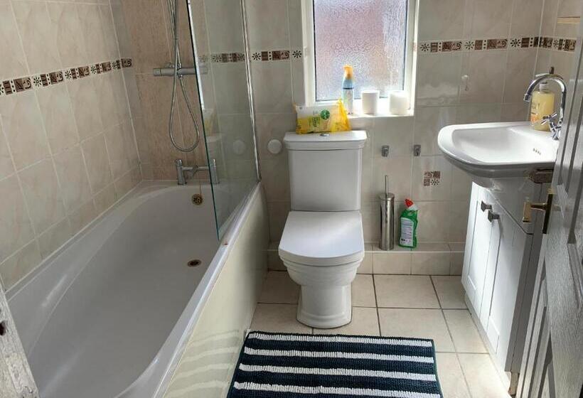 Quarto Estandar Individual, Large House Near Anfield & Liverpool Town