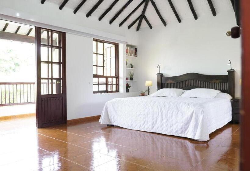 샬레, Chalet El Castillo By Majuva