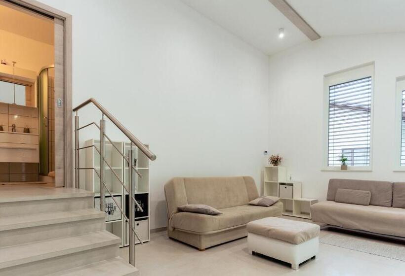آپارتمان 1 خوابه با تراس, Apartment Kanalec