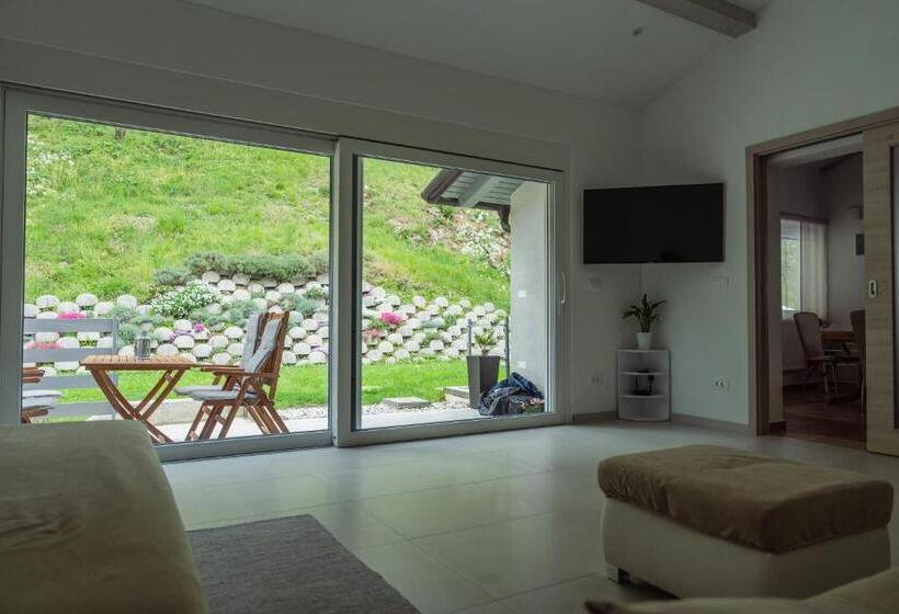 آپارتمان 1 خوابه با تراس, Apartment Kanalec
