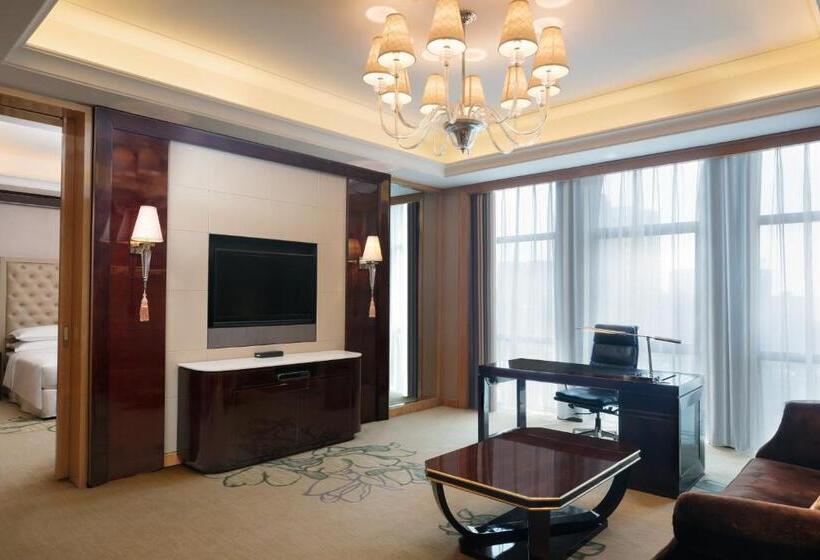 Deluxe Suite King Bed, Sheraton Changzhou Xinbei